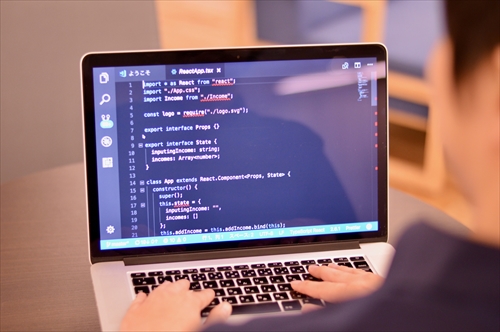 プログラミングをしている様子